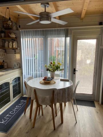 Apartamento Tinyhouse Woody At The Water Zaandam Exterior foto